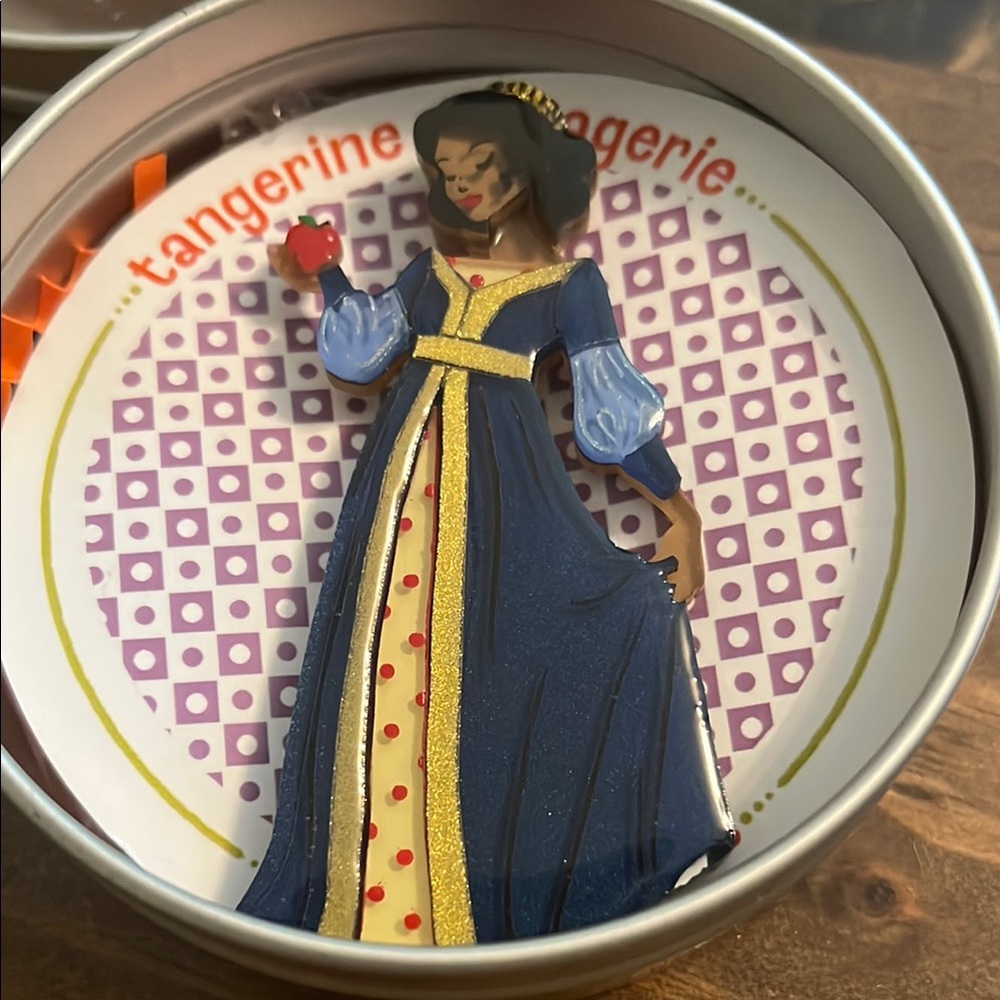Tangerine Menagerie Snow White Brooch